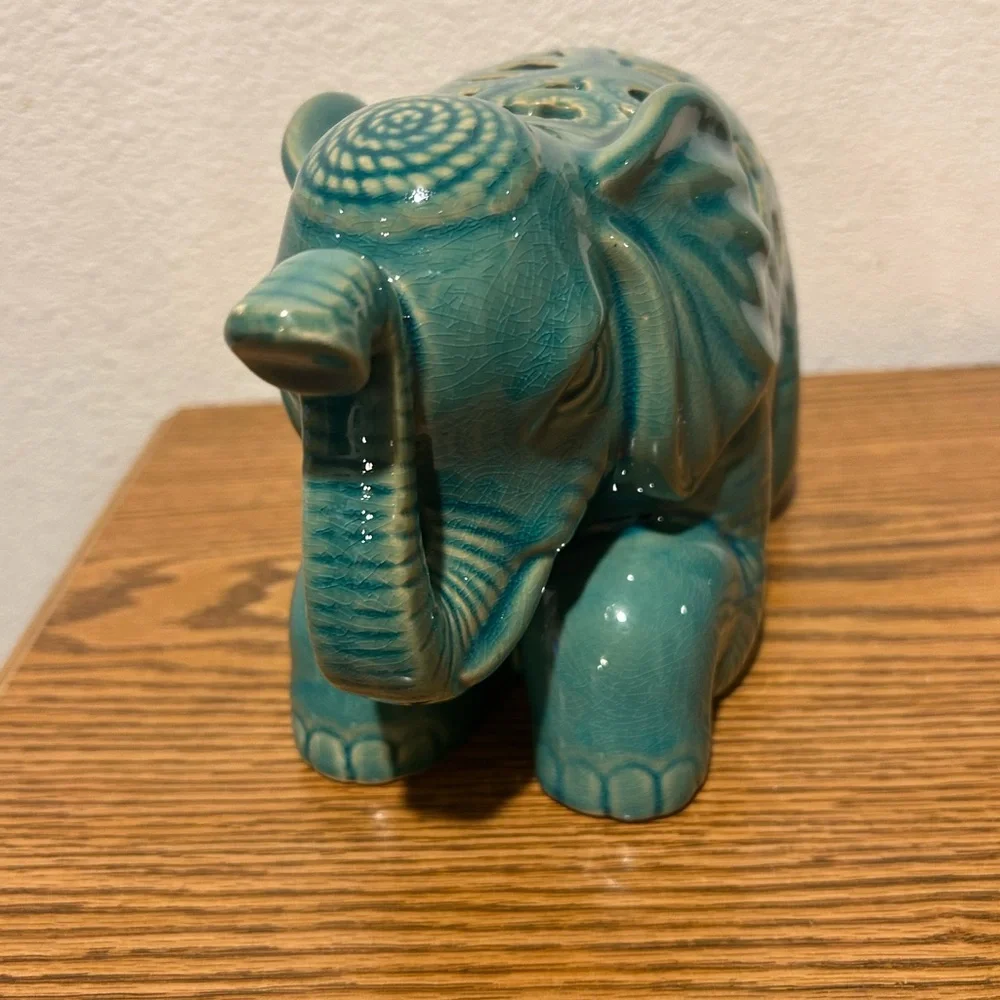 Teal Ceramic Open Fretwork Good Luck Elephant Figurine - Picture 3 of 13